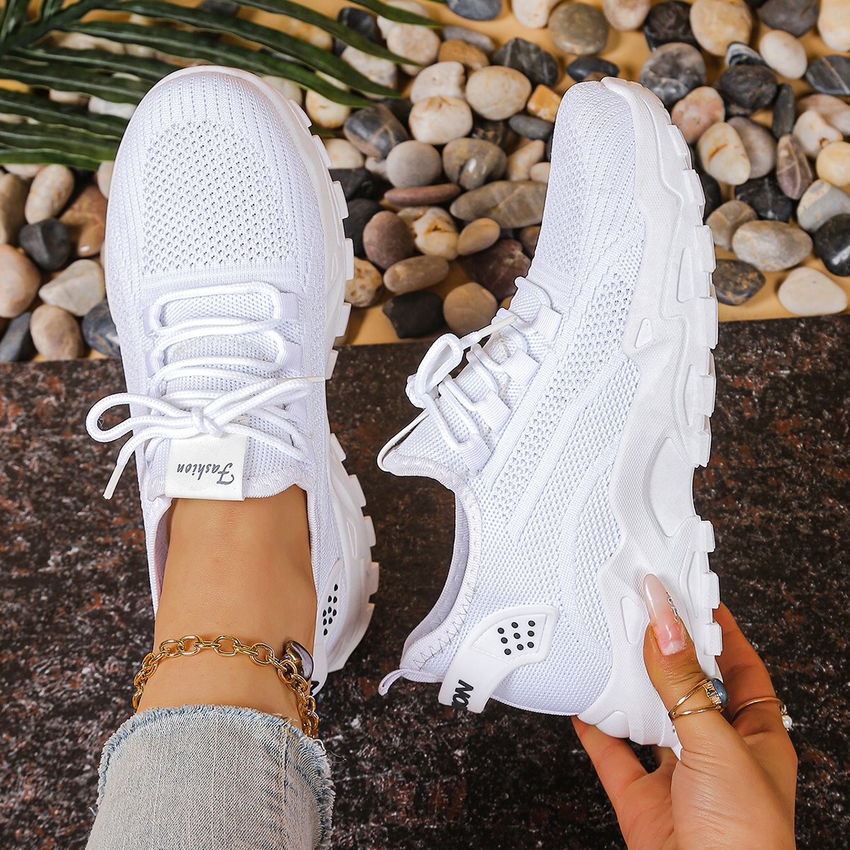 Women's sports shoes 2026，Brea - Guipure Lace Panel 评论和价格