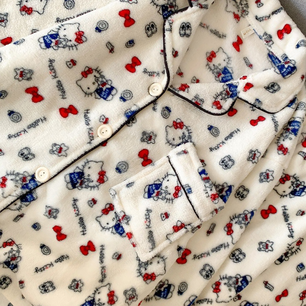 Sanrio Hello Kitty Flannel Wom - Embellish Knit 评论和价格