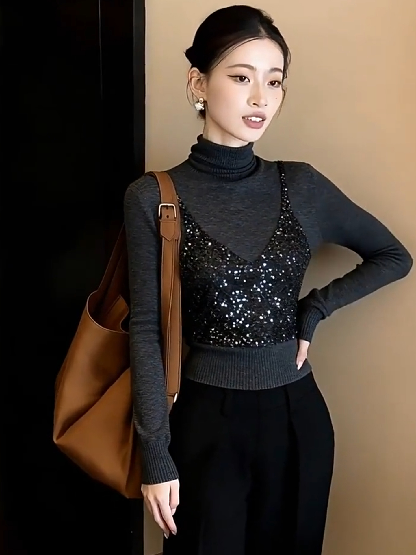 Chic High Neck Sparkling Sequi - Sequin Fabric Panel 评论和价格