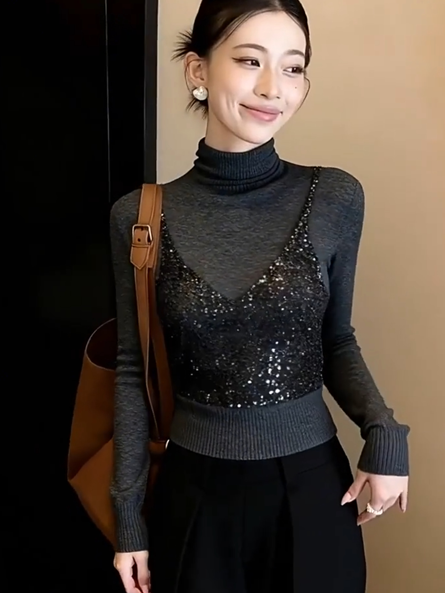 Chic High Neck Sparkling Sequi - Sequin Fabric Panel 评论和价格