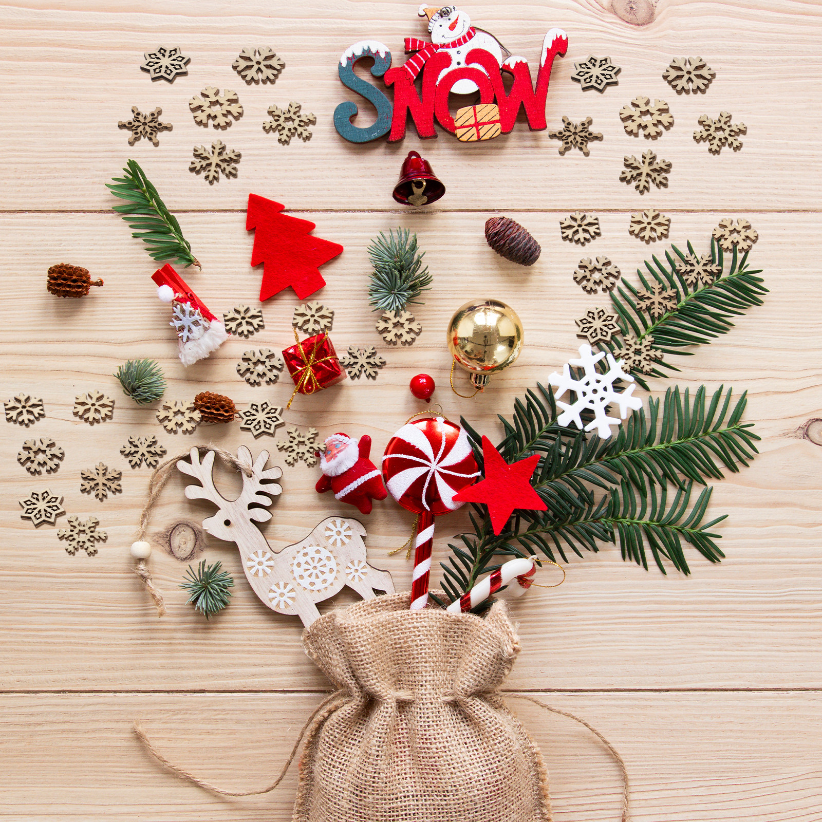 50Pcs Wooden Snowflake Cutouts - Christmas Craft Embellishment 评论和价格