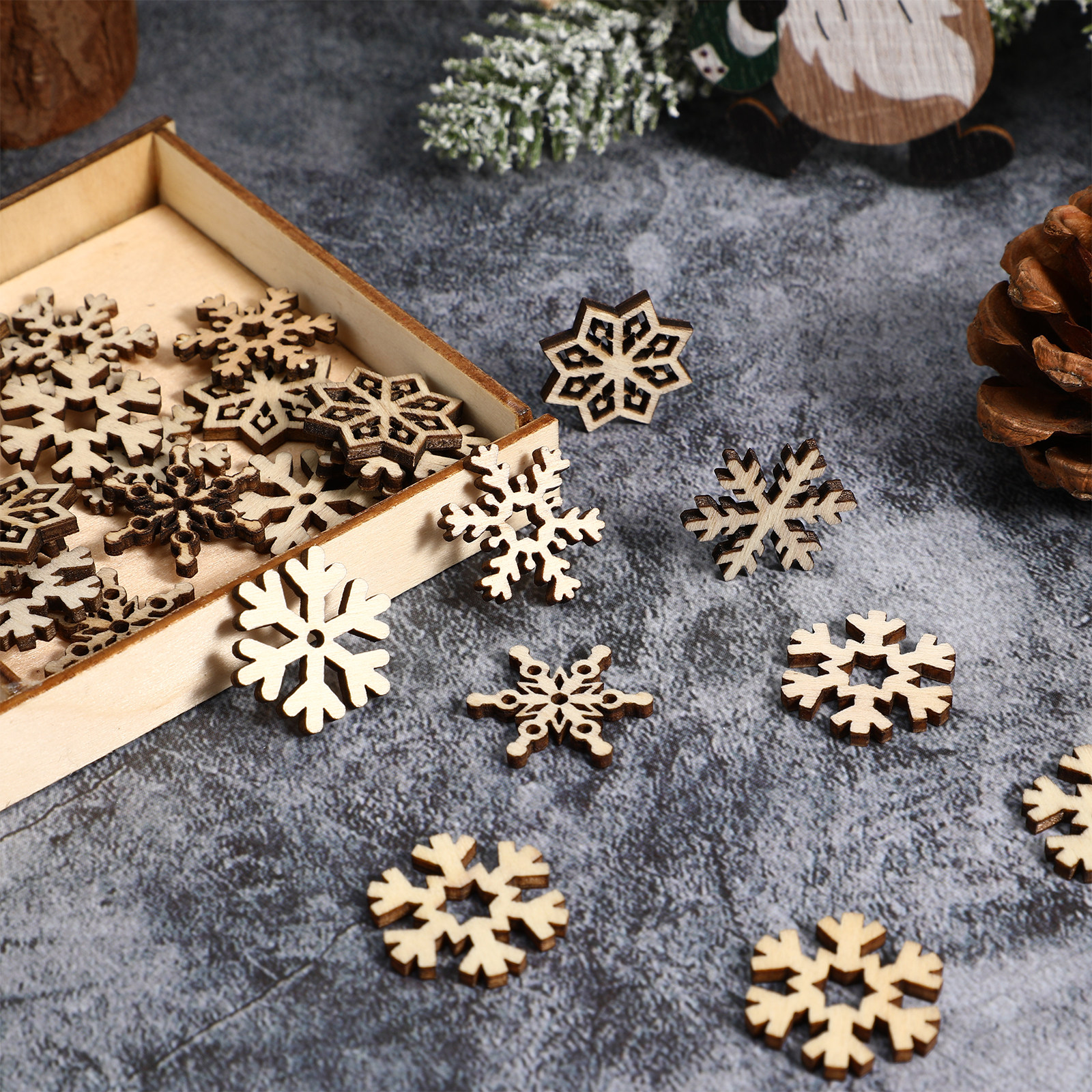50Pcs Wooden Snowflake Cutouts - Christmas Craft Embellishment 评论和价格